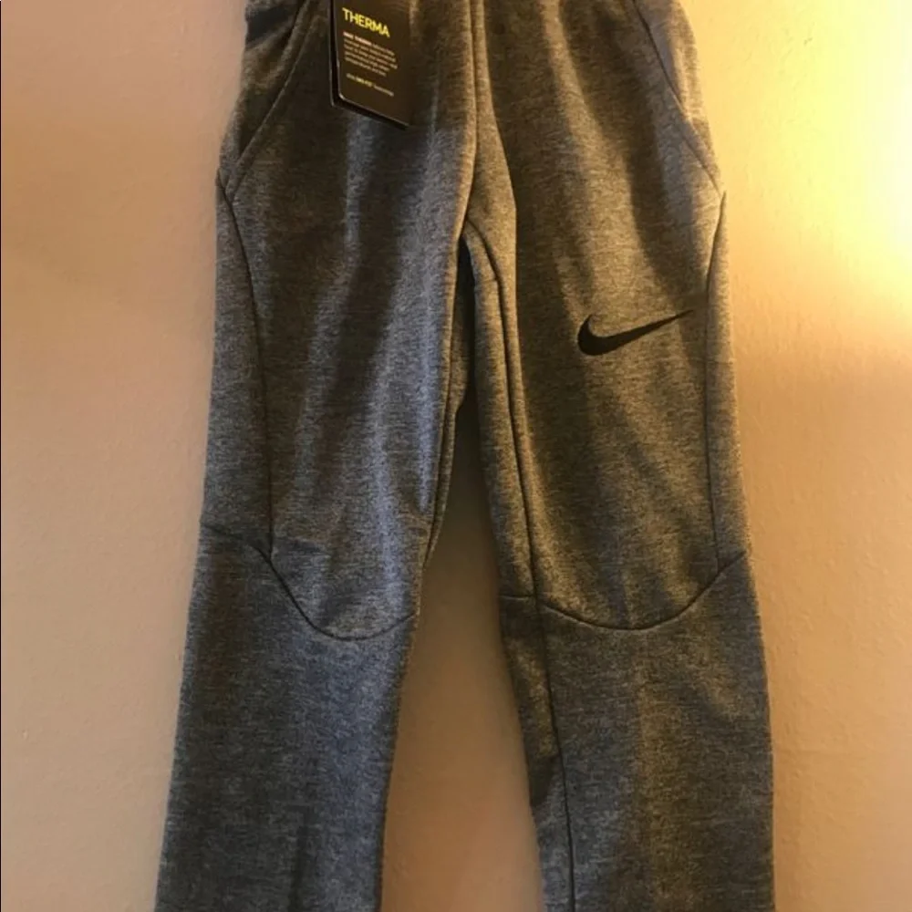 Nike Boys open Hem Therma Pants. - Picture 1 of 3